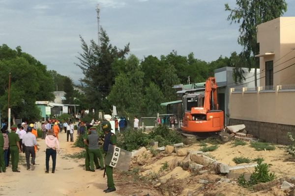 lấn chiếm đất đai