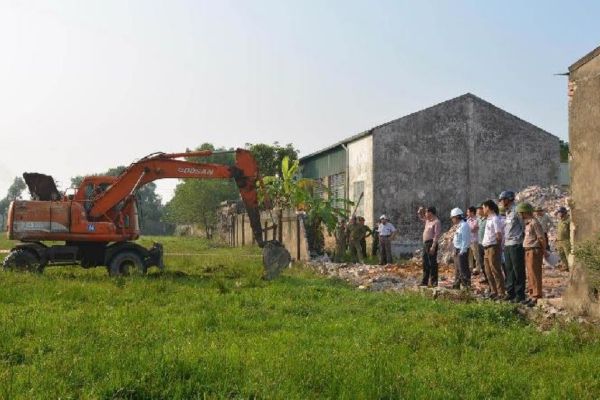 lấn chiếm đất đai