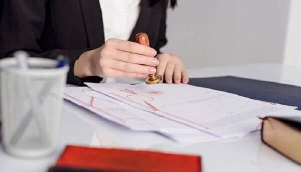 công chứng viên xác nhận nhận giấy ủy quyền