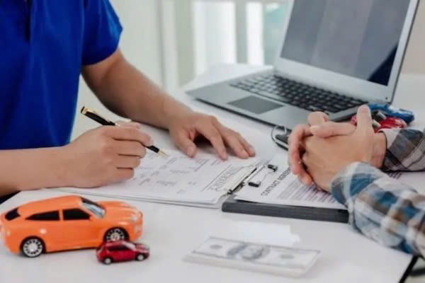 Công chứng mua bán ô tô: Tại sao là bước quan trọng mà bạn không thể bỏ qua?