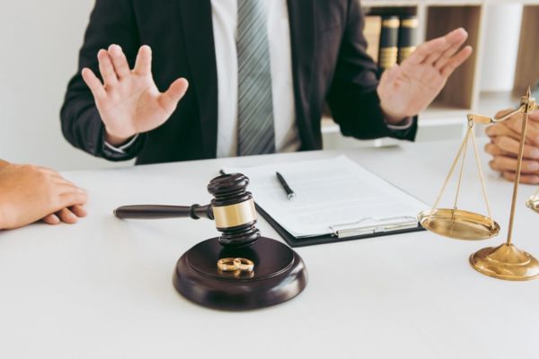 Công chứng thỏa thuận tài sản trong hôn nhân: Điều gì khiến bạn cần xem xét lại?