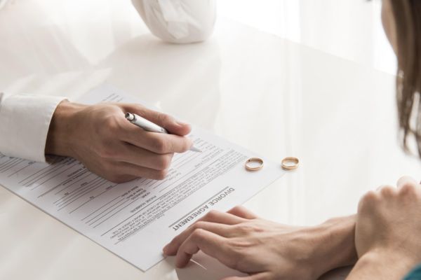 Rủi ro khôn lường khi không công chứng tài sản hôn nhân: Bạn có biết?