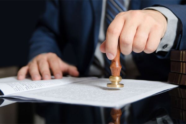 Tìm văn phòng công chứng ô tô uy tín: Những tiêu chí không thể bỏ qua!