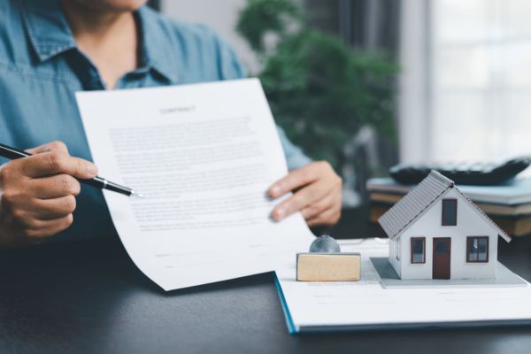 Cách chọn dịch vụ công chứng phù hợp cho giao dịch bất động sản của bạn