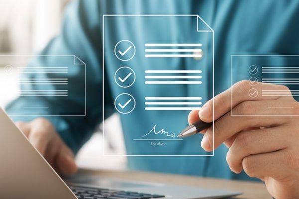 Có nên sử dụng dịch vụ công chứng trực tuyến cho tài liệu nhà đất không?