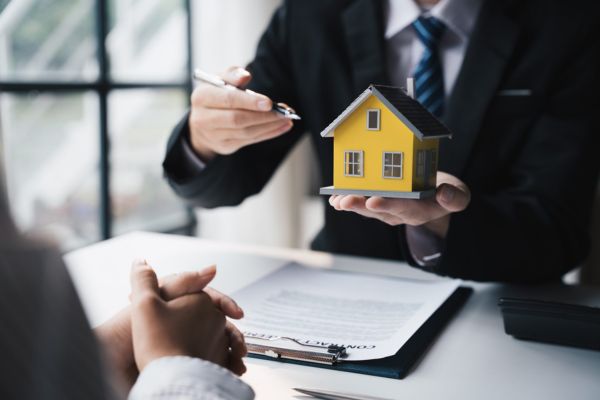 Lợi ích của việc công chứng tài liệu nhà đất trong việc giao dịch online