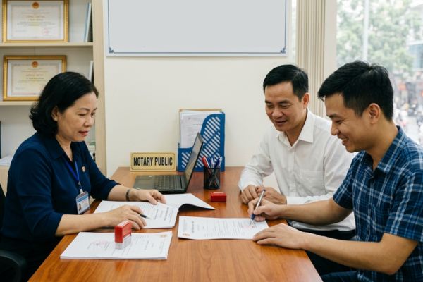 Công chứng hợp đồng vay tiền: Bảo vệ cả bên vay và bên cho vay