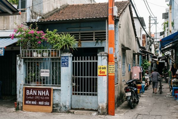 Bán nhà hẻm nhỏ, ngõ sâu: Lưu ý ranh giới quy hoạch lộ giới khi công chứng