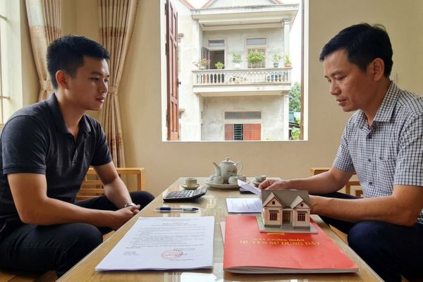 Cho tặng nhà đất giữa anh rể và em vợ: Chi tiết thuế thu nhập cá nhân và lệ phí
