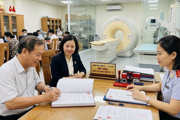 Tặng cho tài sản là trang thiết bị y tế cao cấp: Lập hợp đồng công chứng chuyên biệt