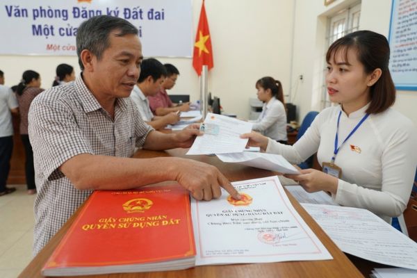 Bản sao chứng thực từ bản chính có được dùng để đăng ký biến động đất đai?