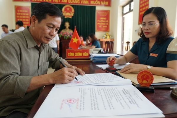 Chứng thực chữ ký trên bản cam kết không chuyển nhượng đất trong khu vực quy hoạch