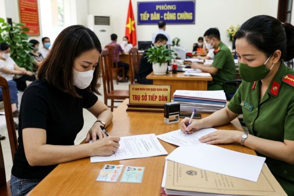 Xử phạt hành chính người yêu cầu chứng thực chữ ký xuất trình giấy tờ giả
