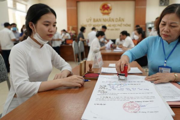 Chứng thực chữ ký trên đơn xin cấp lại bằng tốt nghiệp trung học