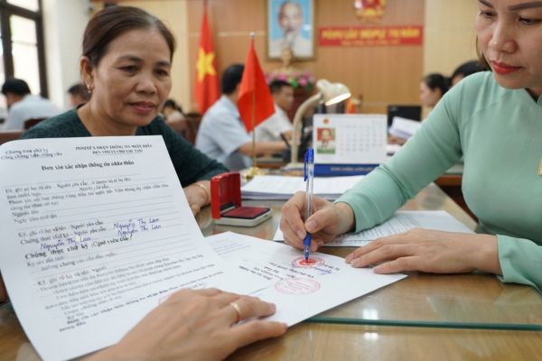 Chứng thực chữ ký trên đơn xin xác nhận thông tin nhân thân bị sai lệch