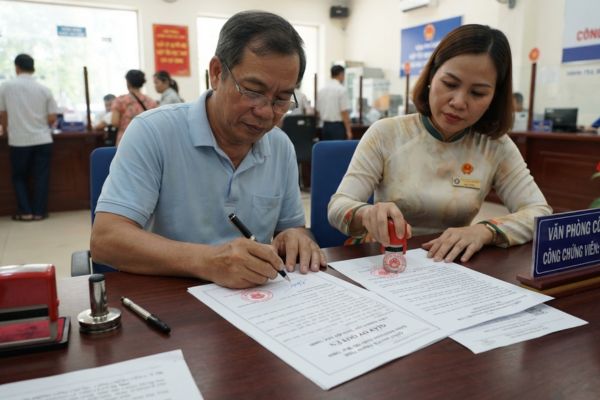 Chứng thực chữ ký trên giấy ủy quyền nộp tiền học phí cho du học sinh